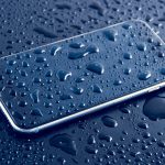 Smartphone tombé dans l’eau : que faire ?
